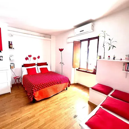 Lovely Near The Colosseum *